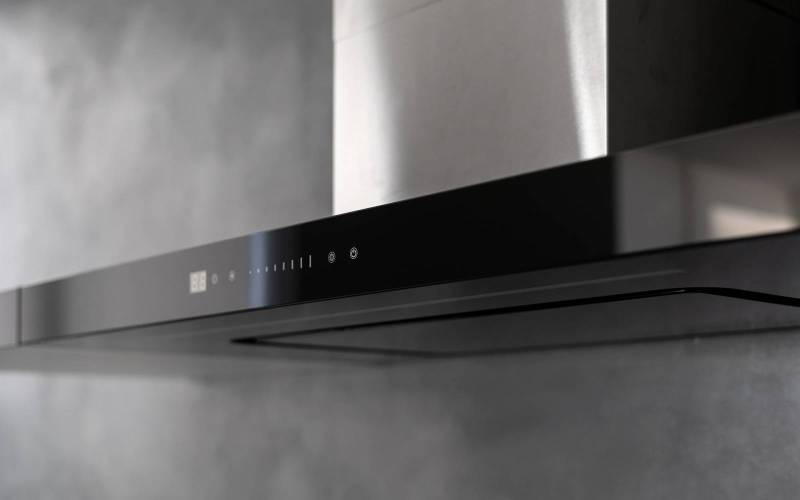 Installateur de hotte Biotherm avec brumisation et système d'extraction d'air pour cuisine de restaurant à Montpellier et sa région