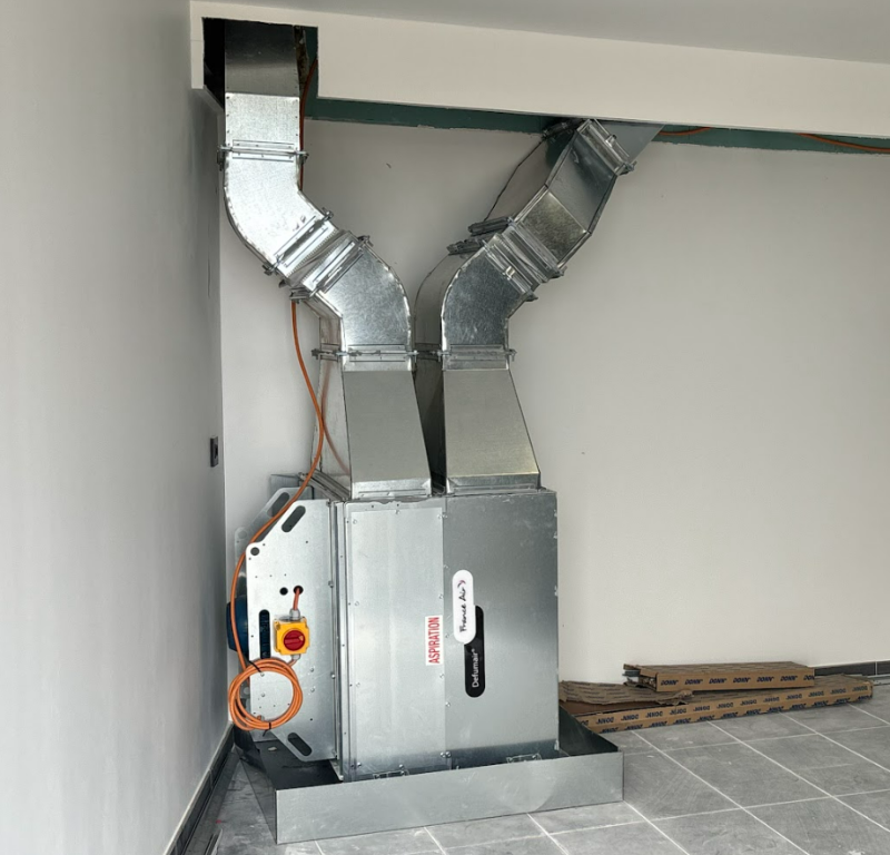 Installation d’un moteur d’extraction Défumair de chez France Air pour un Snack à Sète dans l'Hérault (34)